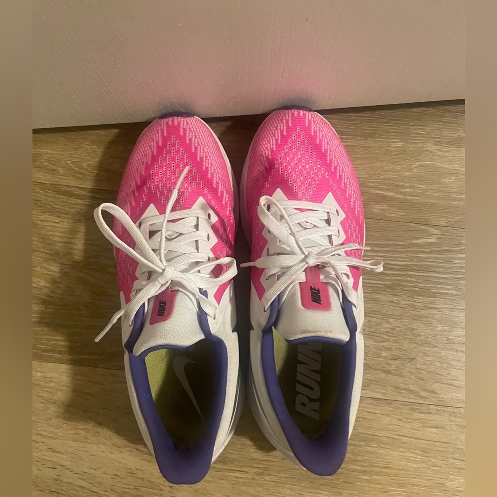 Nike Women's Pink White Purple Athletic Running Shoes